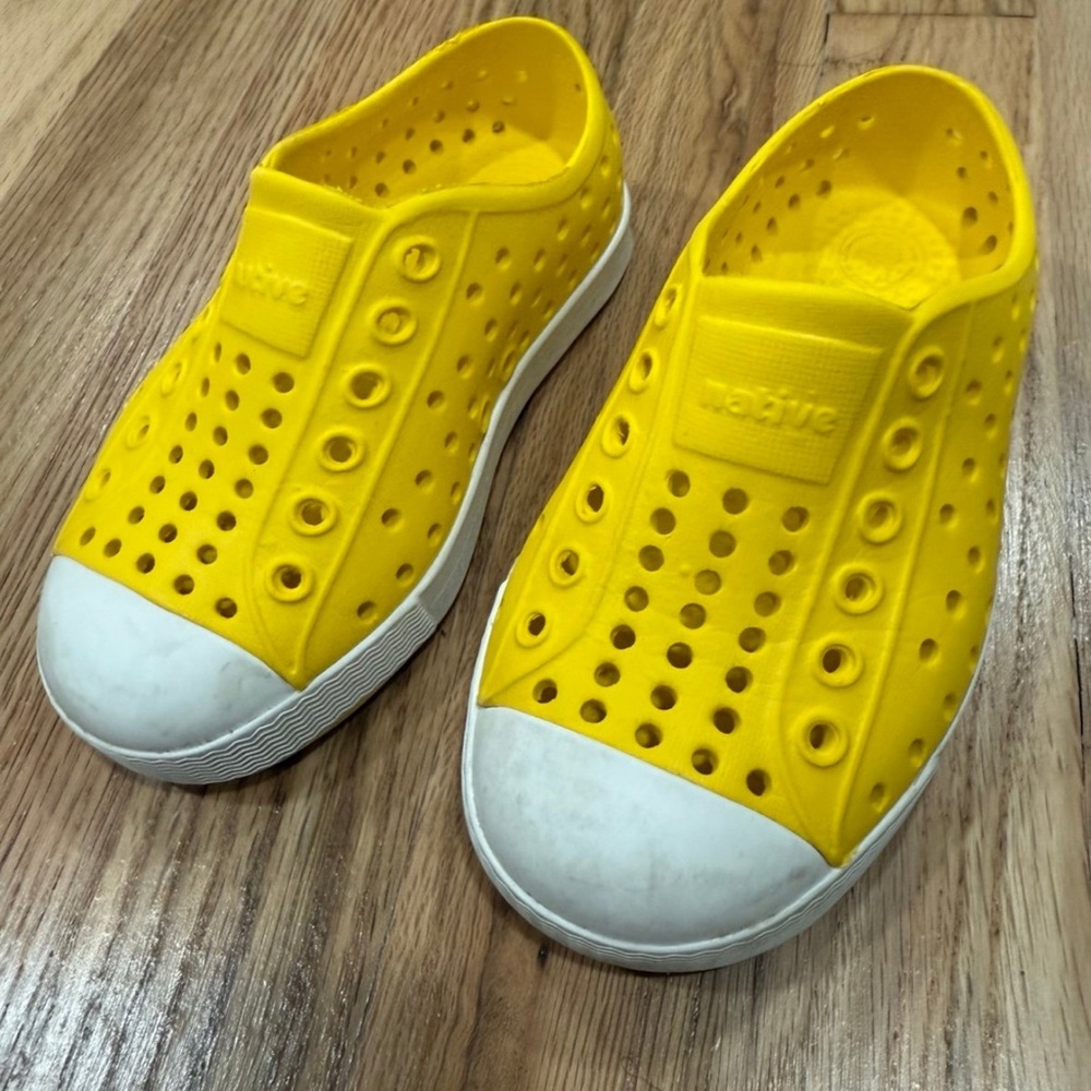 Native kids shoes yellow